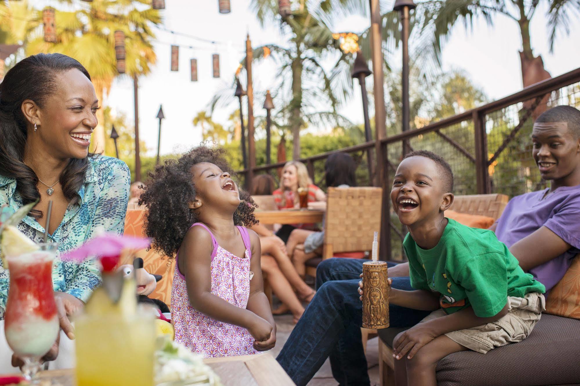 Disneyland Hotel Anaheim Bagian luar foto