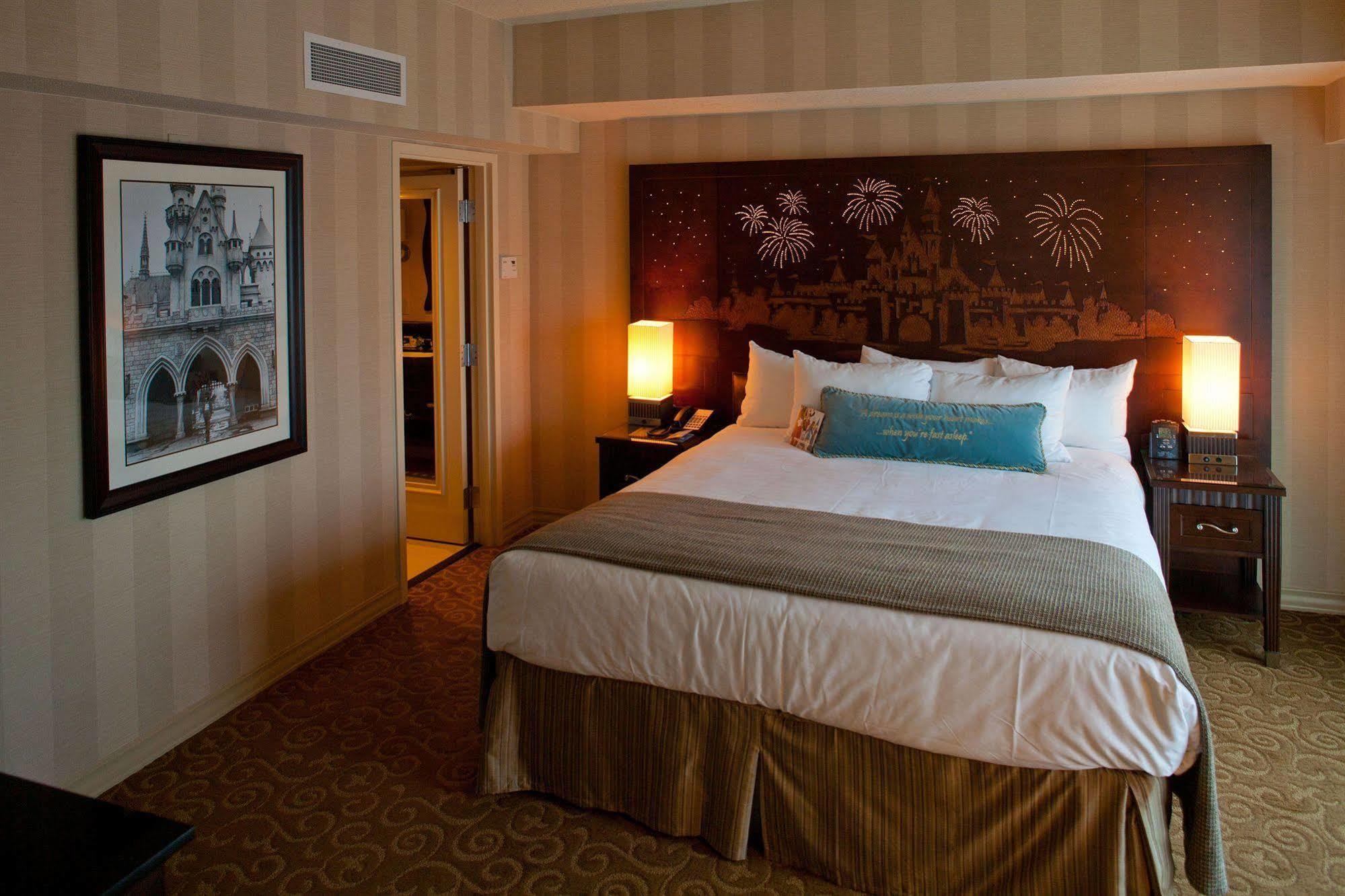 Disneyland Hotel Anaheim Bagian luar foto